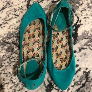 Turquoise bamboo flats with ankle strap size 7.5w
